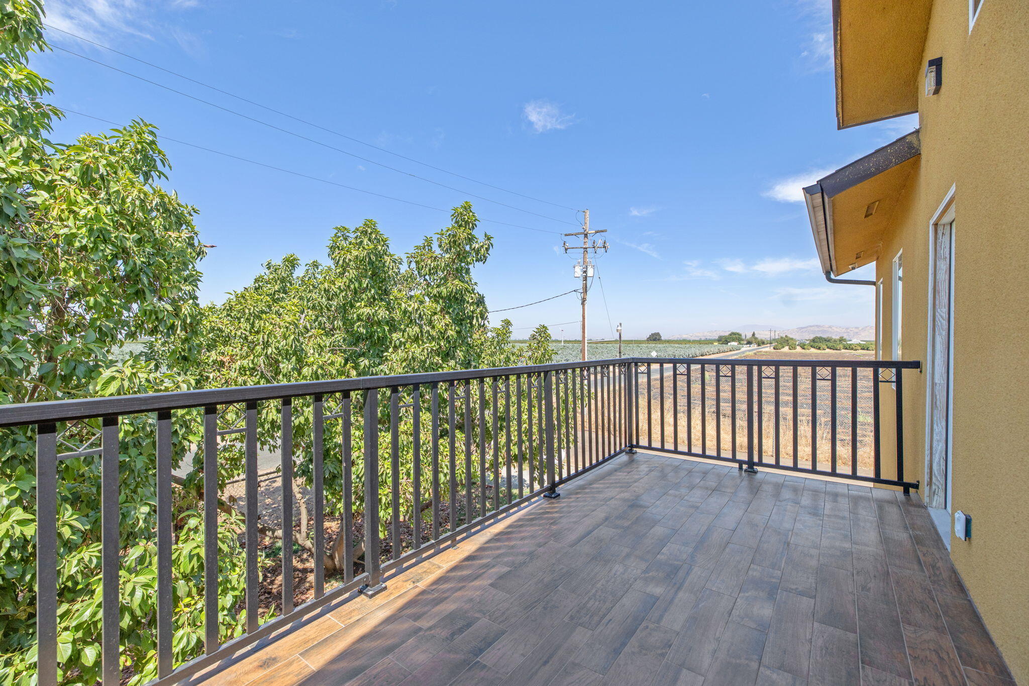 14010 Avenue 400