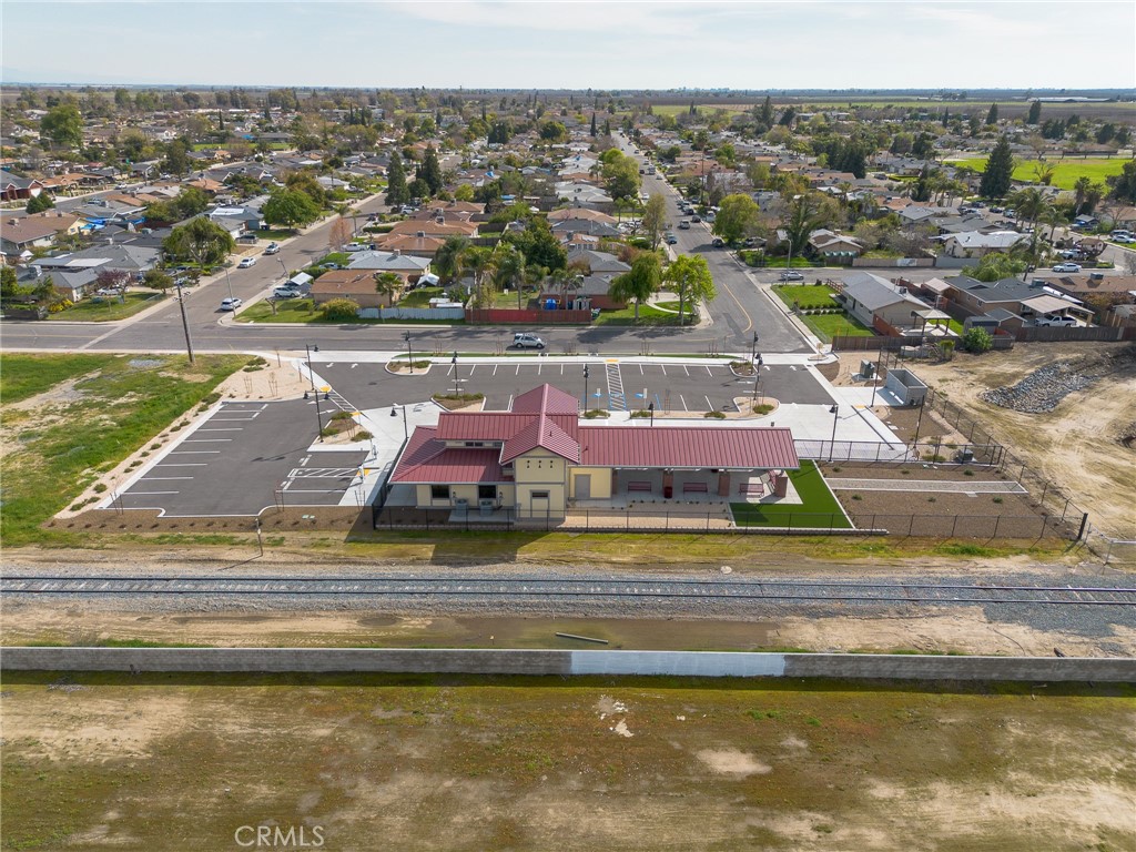 896 N Mariposa Avenue