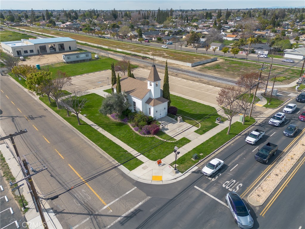 896 N Mariposa Avenue