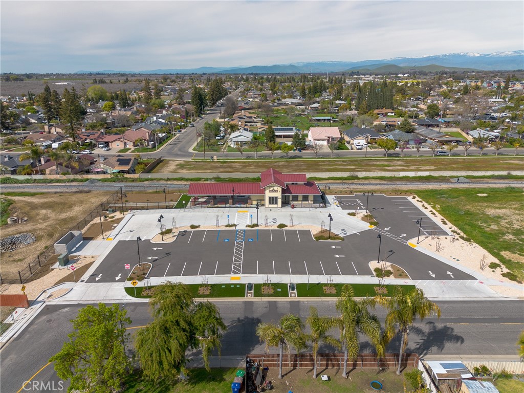 896 N Mariposa Avenue