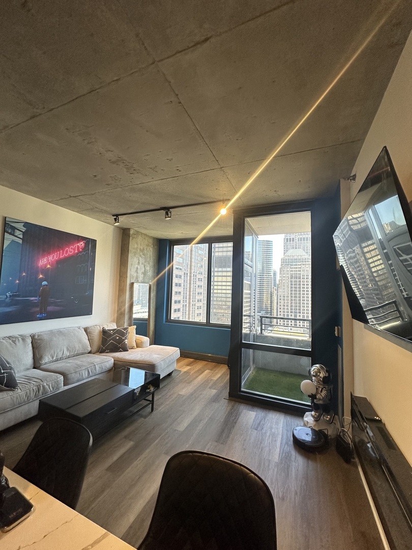 235 W Van Buren Street Unit: 3217