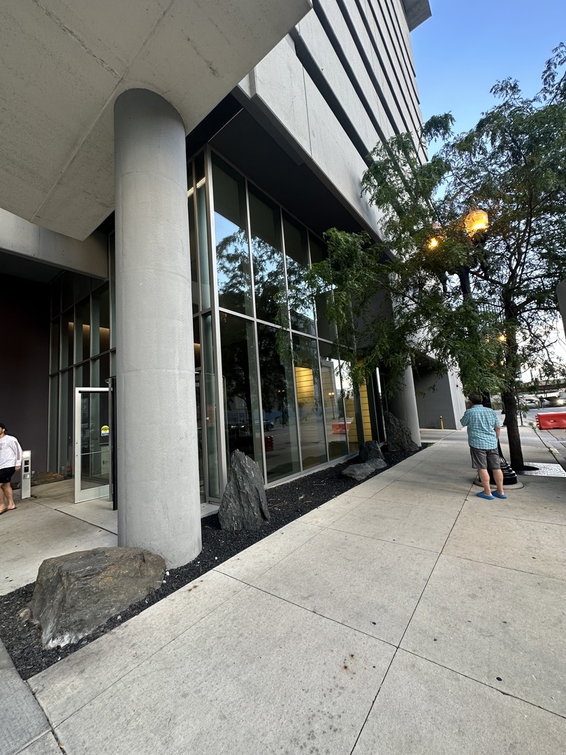 235 W Van Buren Street Unit: 3217