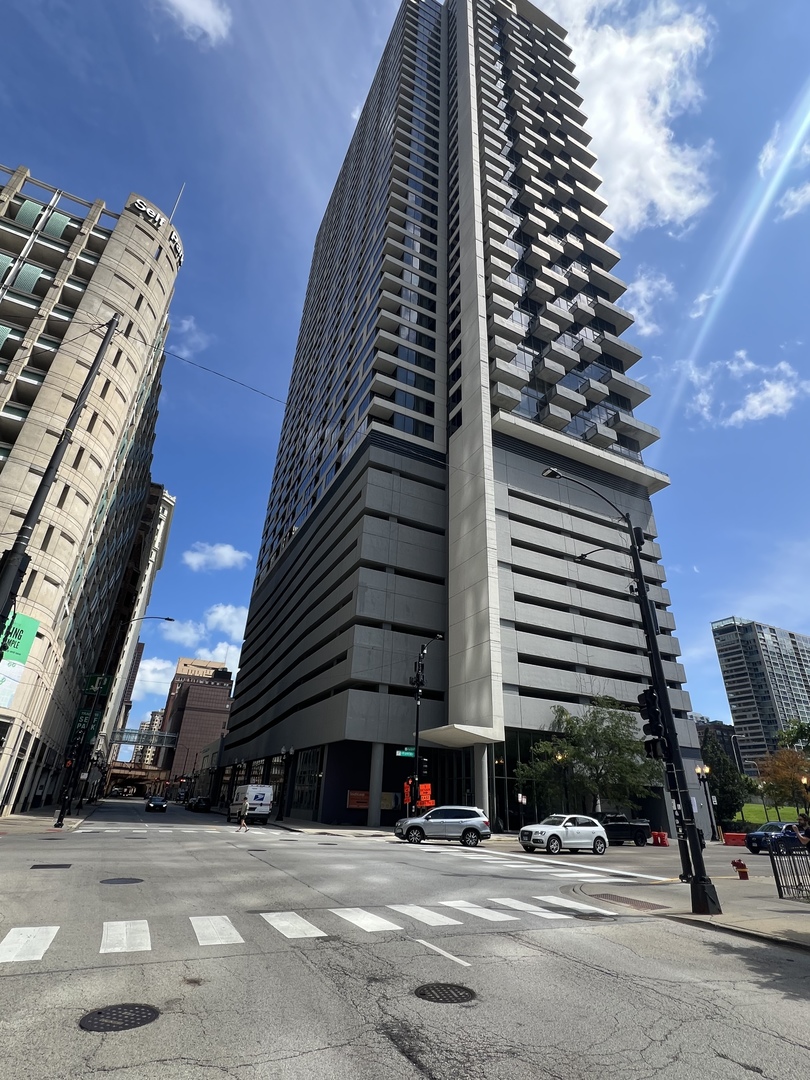 235 W Van Buren Street Unit: 3217