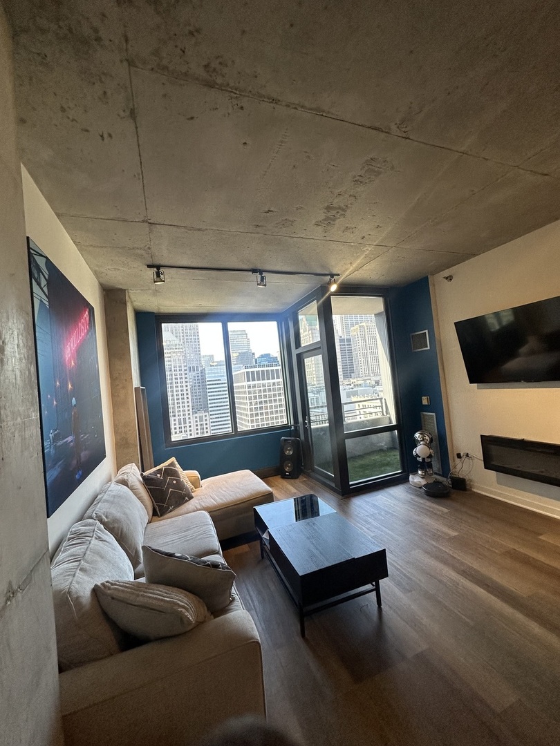 235 W Van Buren Street Unit: 3217