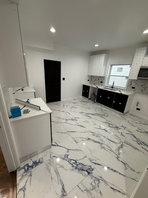 8819 S Escanaba Avenue Unit: 2