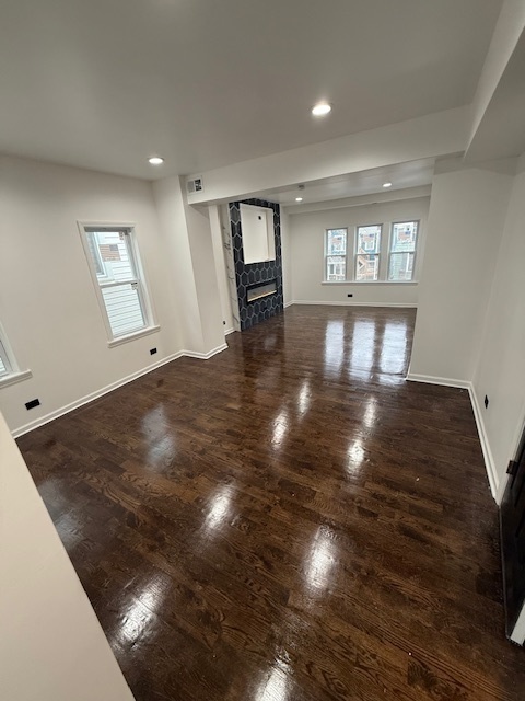 8819 S Escanaba Avenue Unit: 2