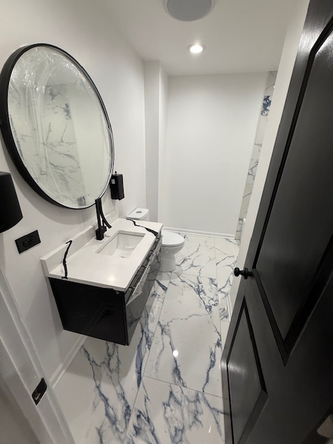 8819 S Escanaba Avenue Unit: 2