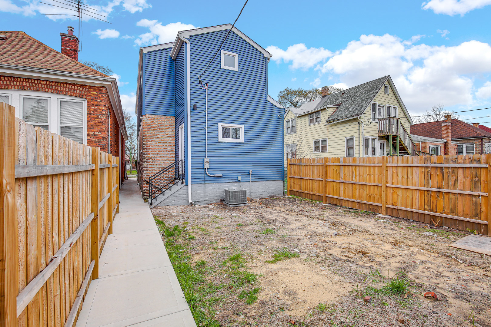 612 E 88th Place