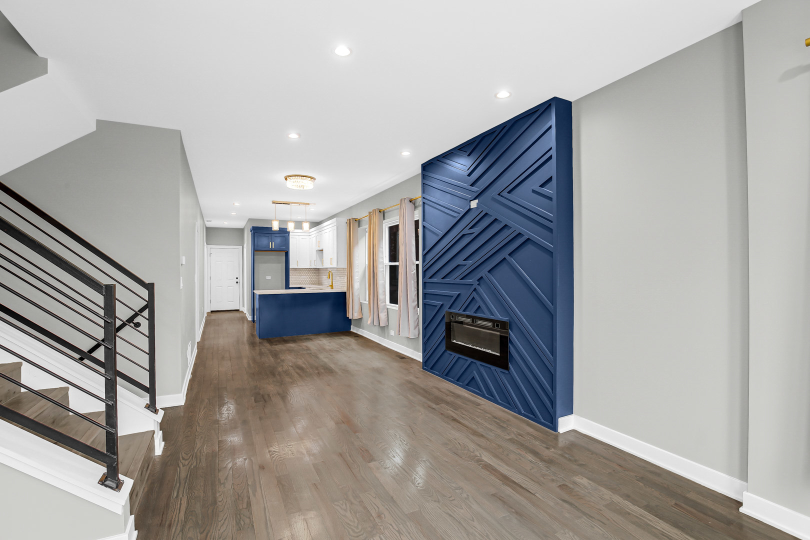 612 E 88th Place