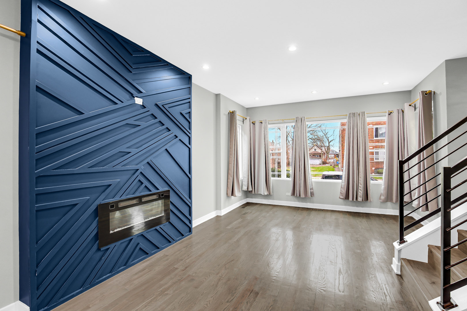 612 E 88th Place