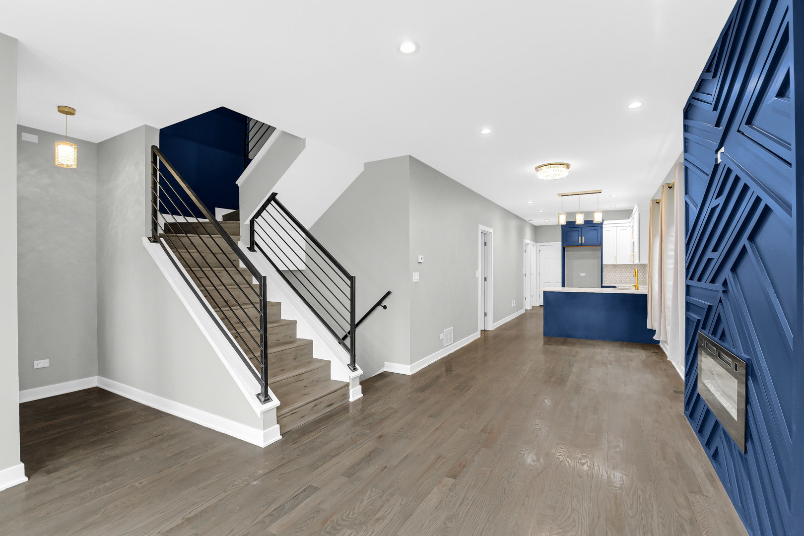 612 E 88th Place