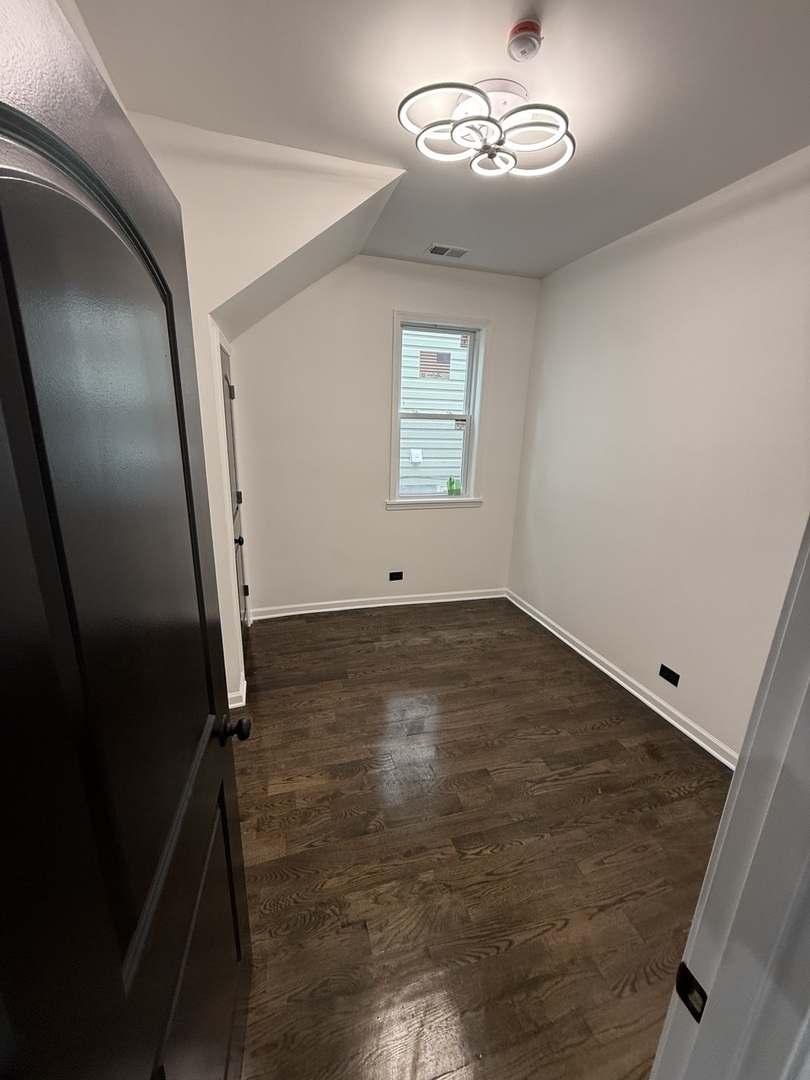 8819 S Escanaba Avenue Unit: 1