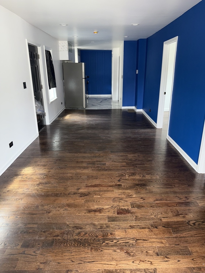 8819 S Escanaba Avenue Unit: 1