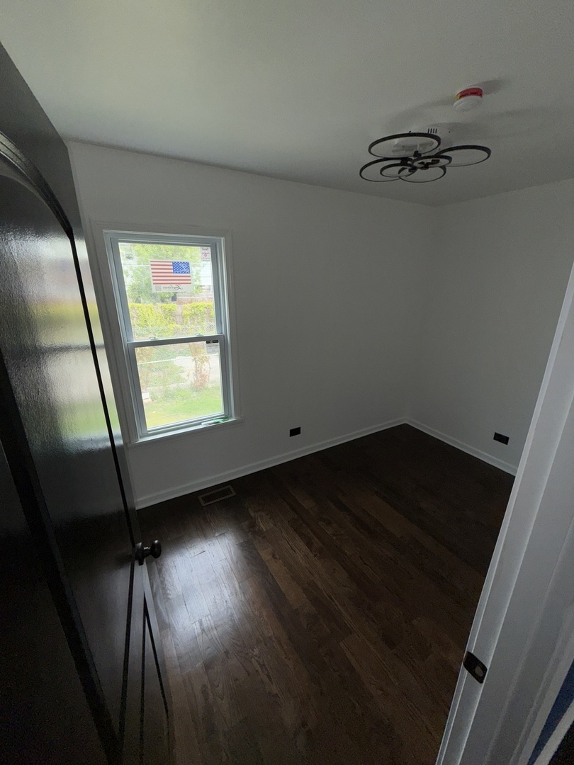 8819 S Escanaba Avenue Unit: COACH