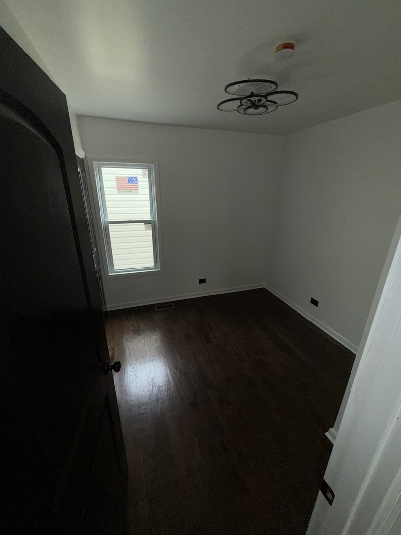 8819 S Escanaba Avenue Unit: COACH