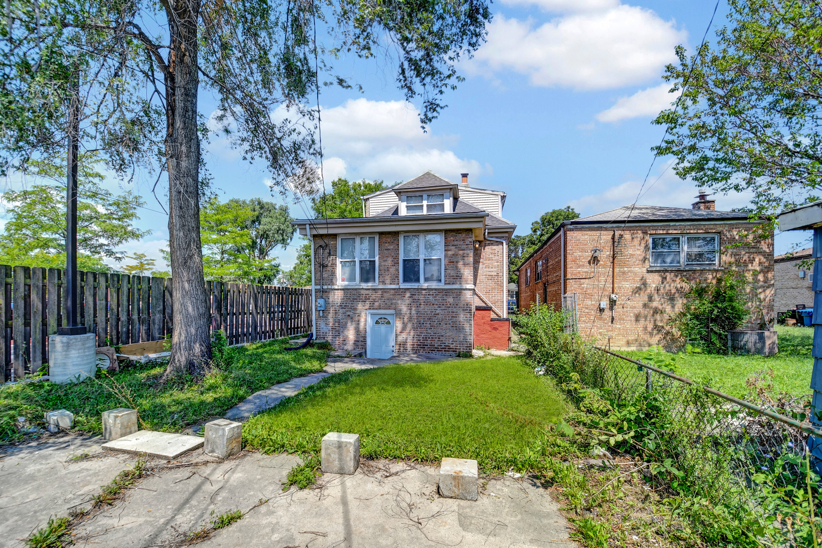 7409 W 63rd Place