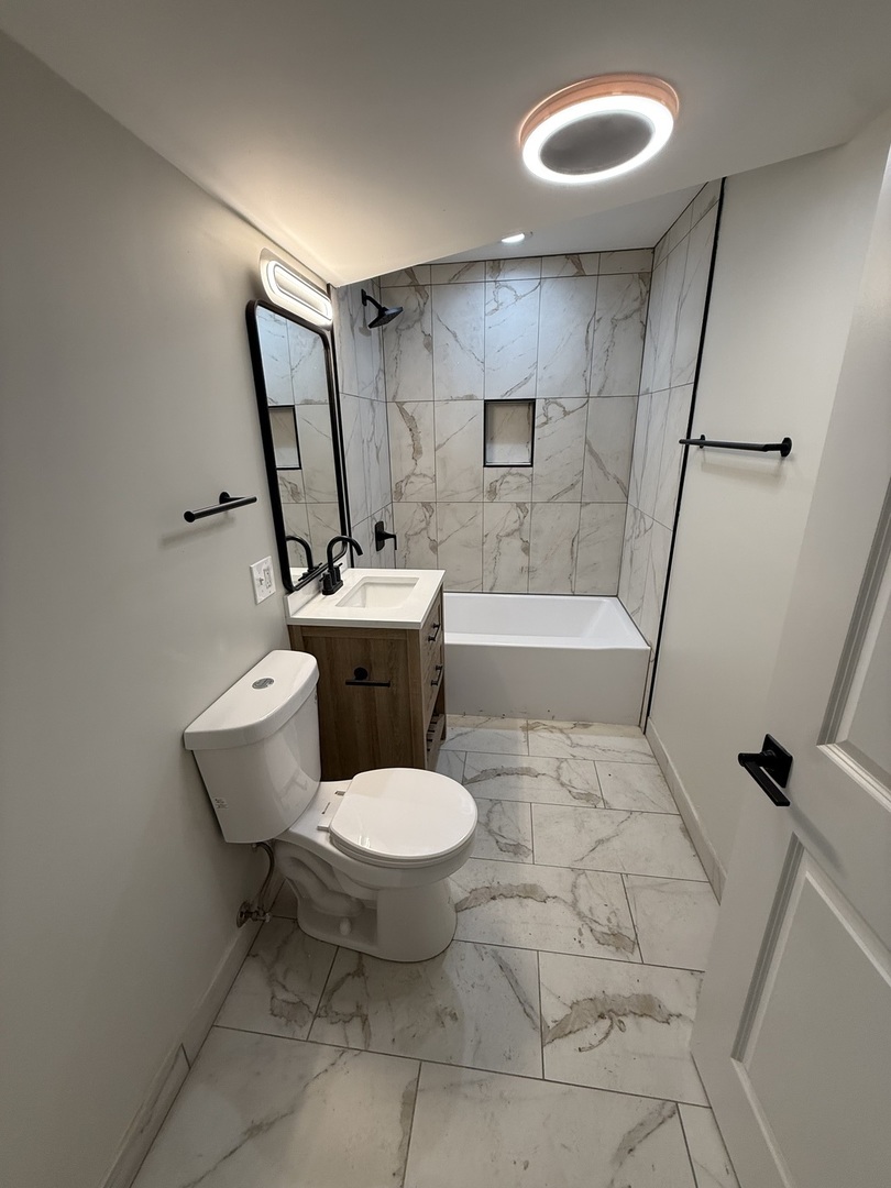 2933 W Lexington Street Unit: GDN