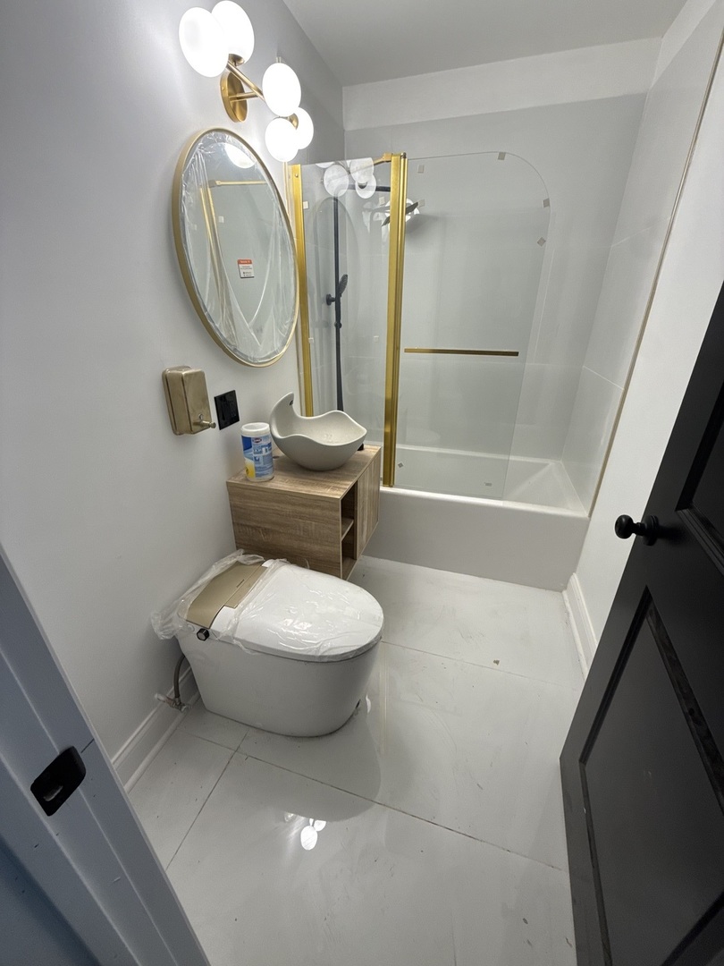 7326 S Woodlawn Avenue Unit: 1