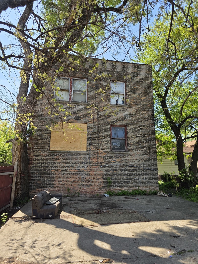 5124 W Kinzie Avenue