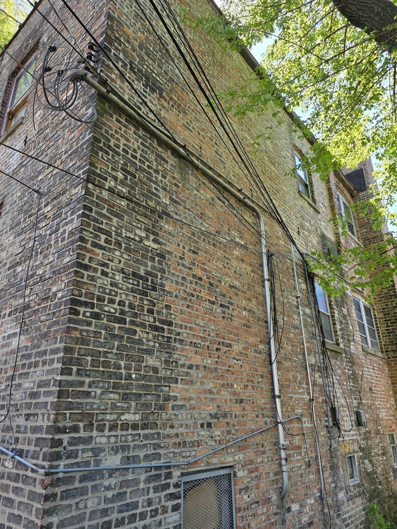 5124 W Kinzie Avenue