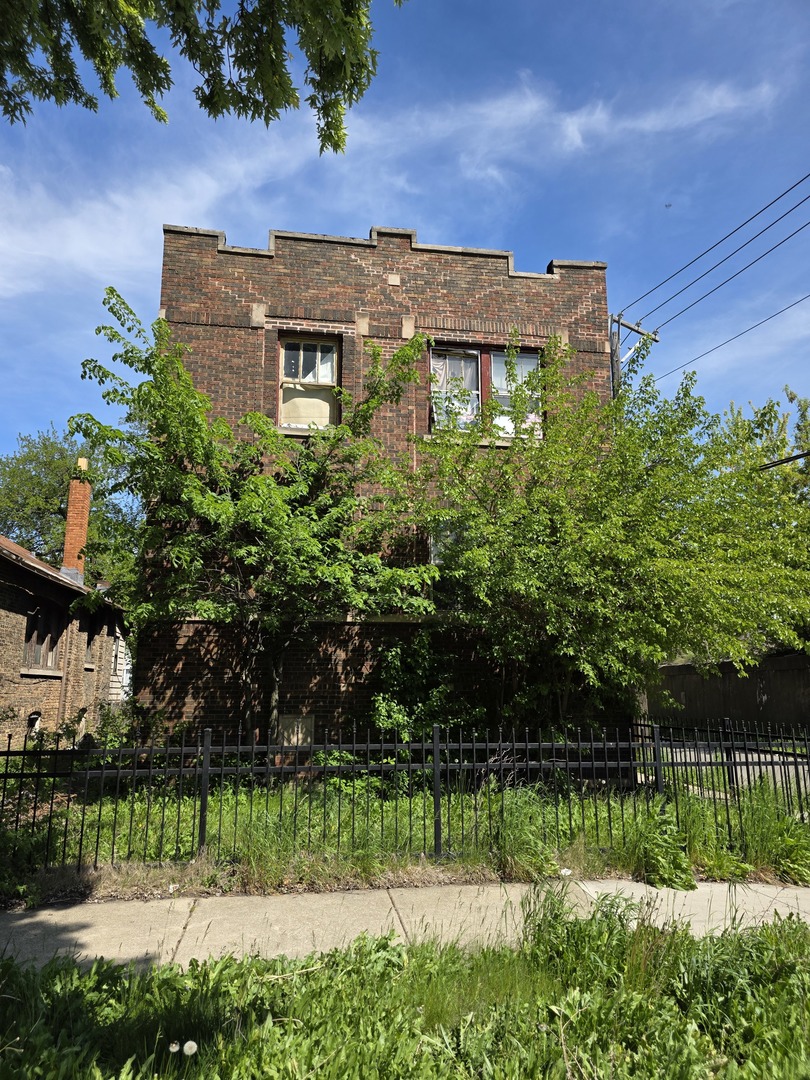 5124 W Kinzie Avenue