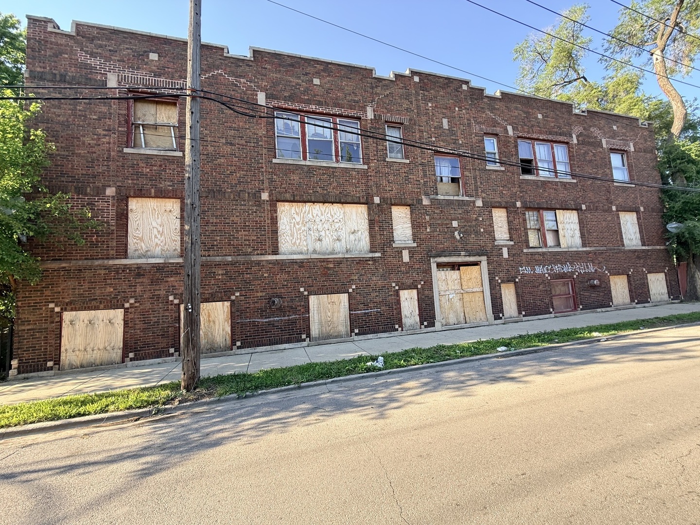 5124 W Kinzie Avenue