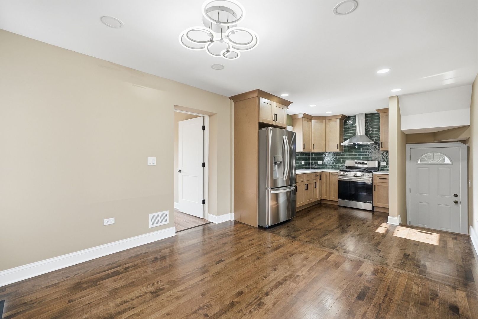 10516 S King Drive