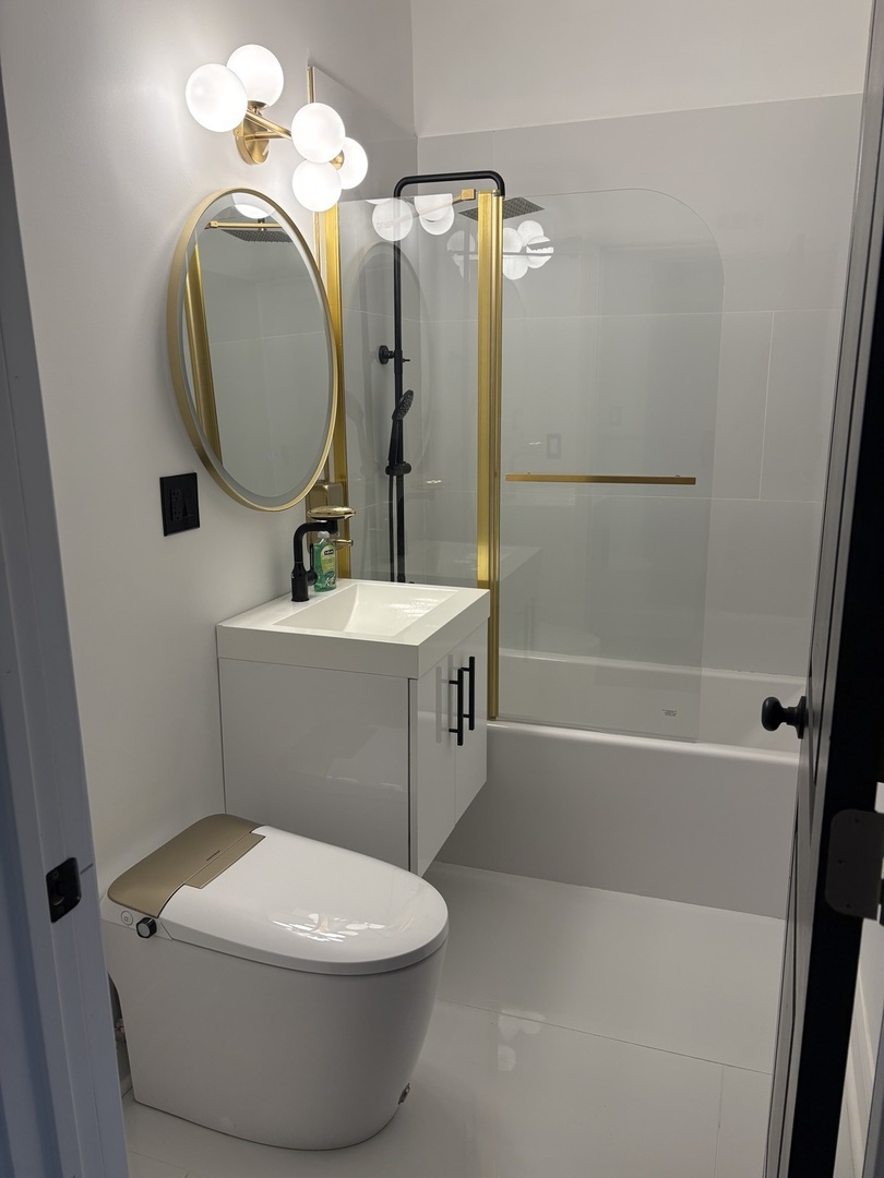 7326 S Woodlawn Avenue Unit: 2