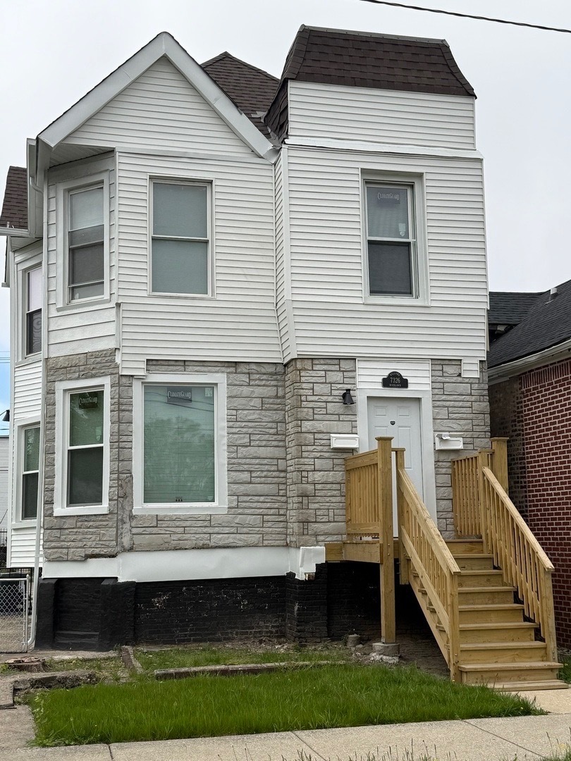 7326 S Woodlawn Avenue Unit: 2