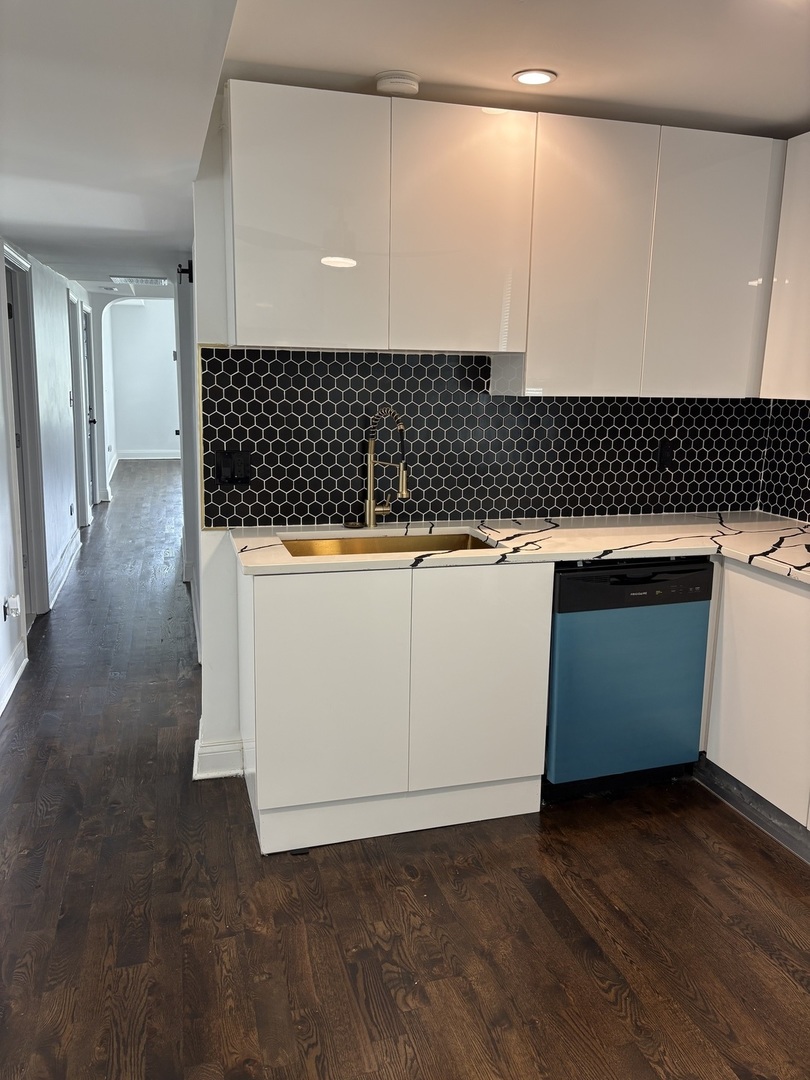 7326 S Woodlawn Avenue Unit: 2