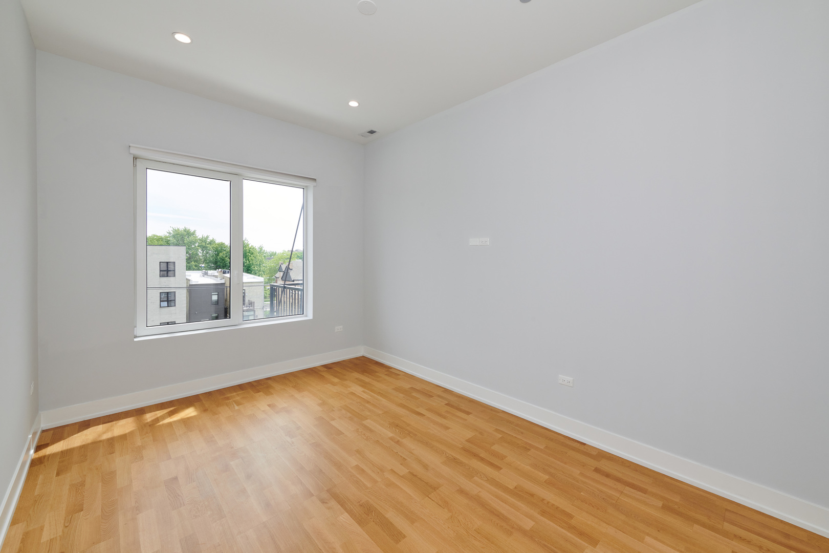 2139 W Madison Street Unit: 203