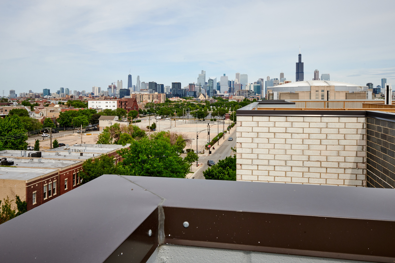 2139 W Madison Street Unit: 203