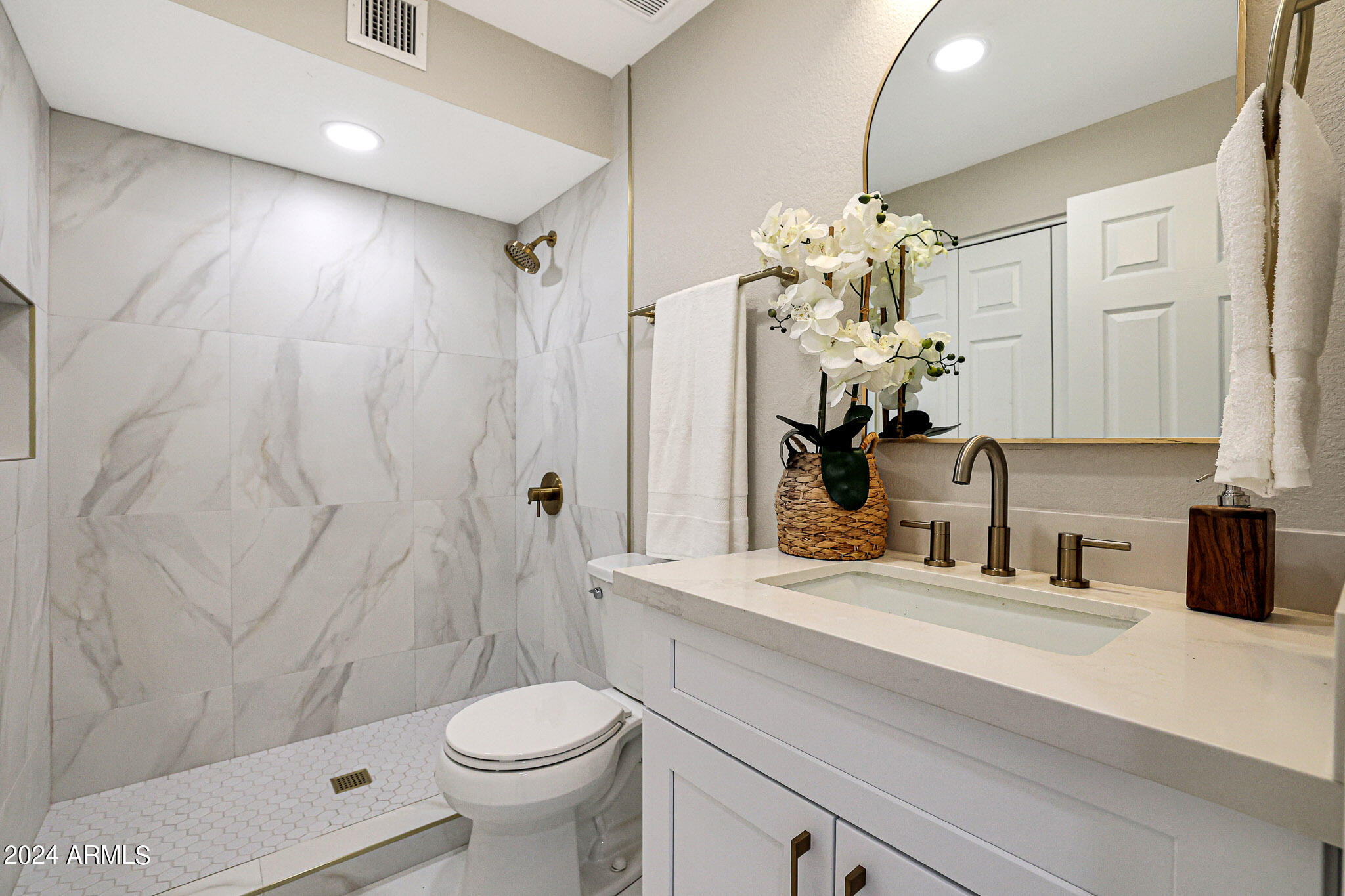 154 W 5TH Street, 125