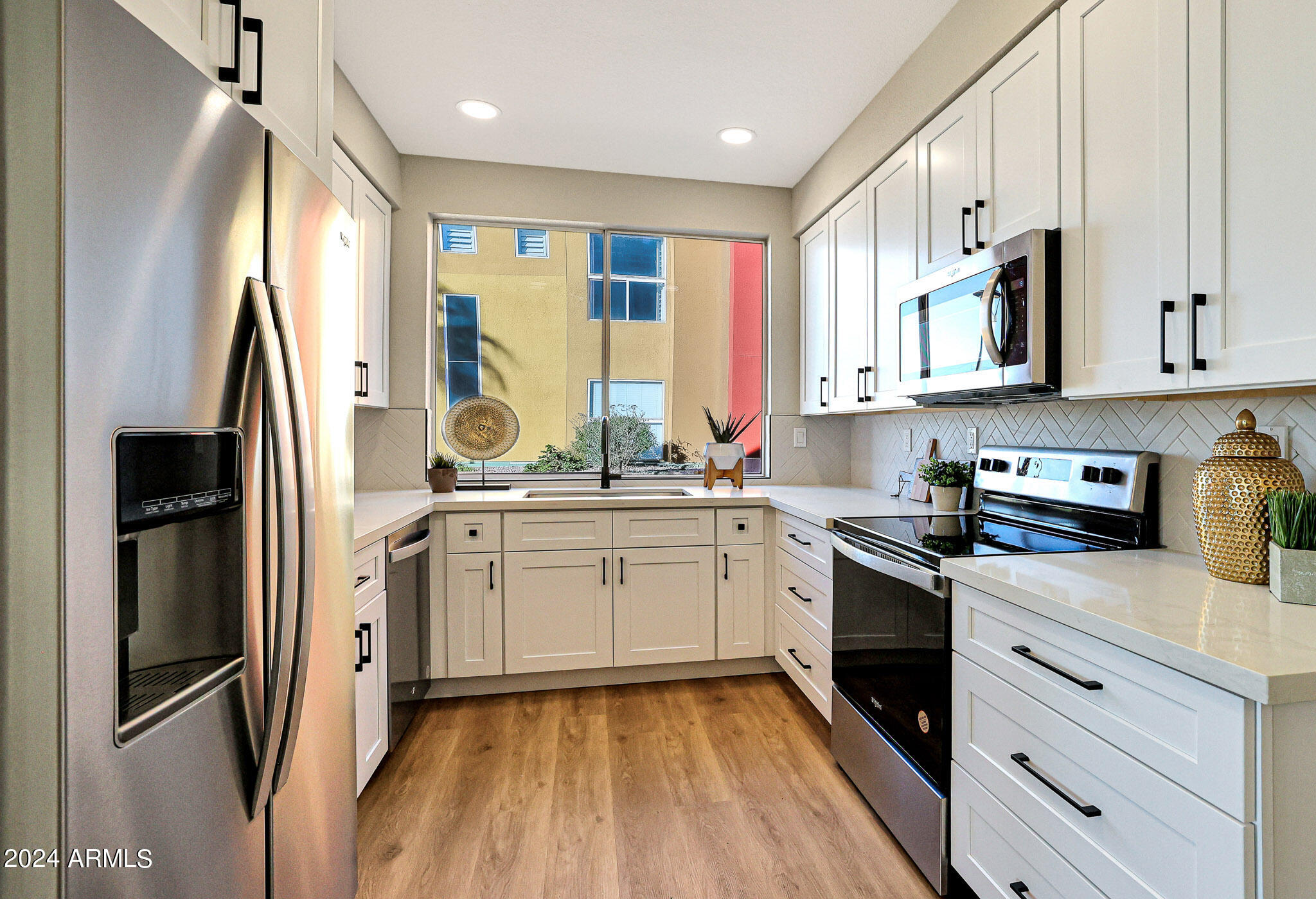 154 W 5TH Street, 125
