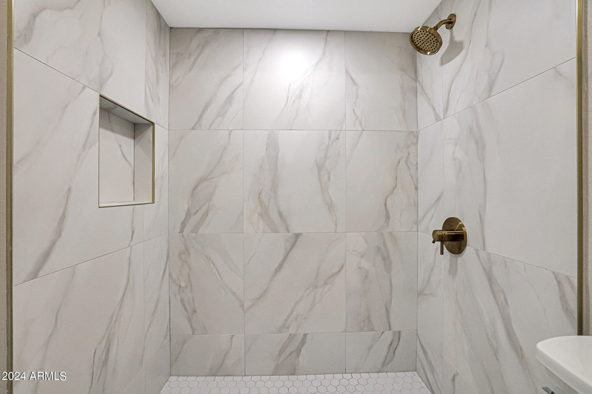 154 W 5TH Street, 125