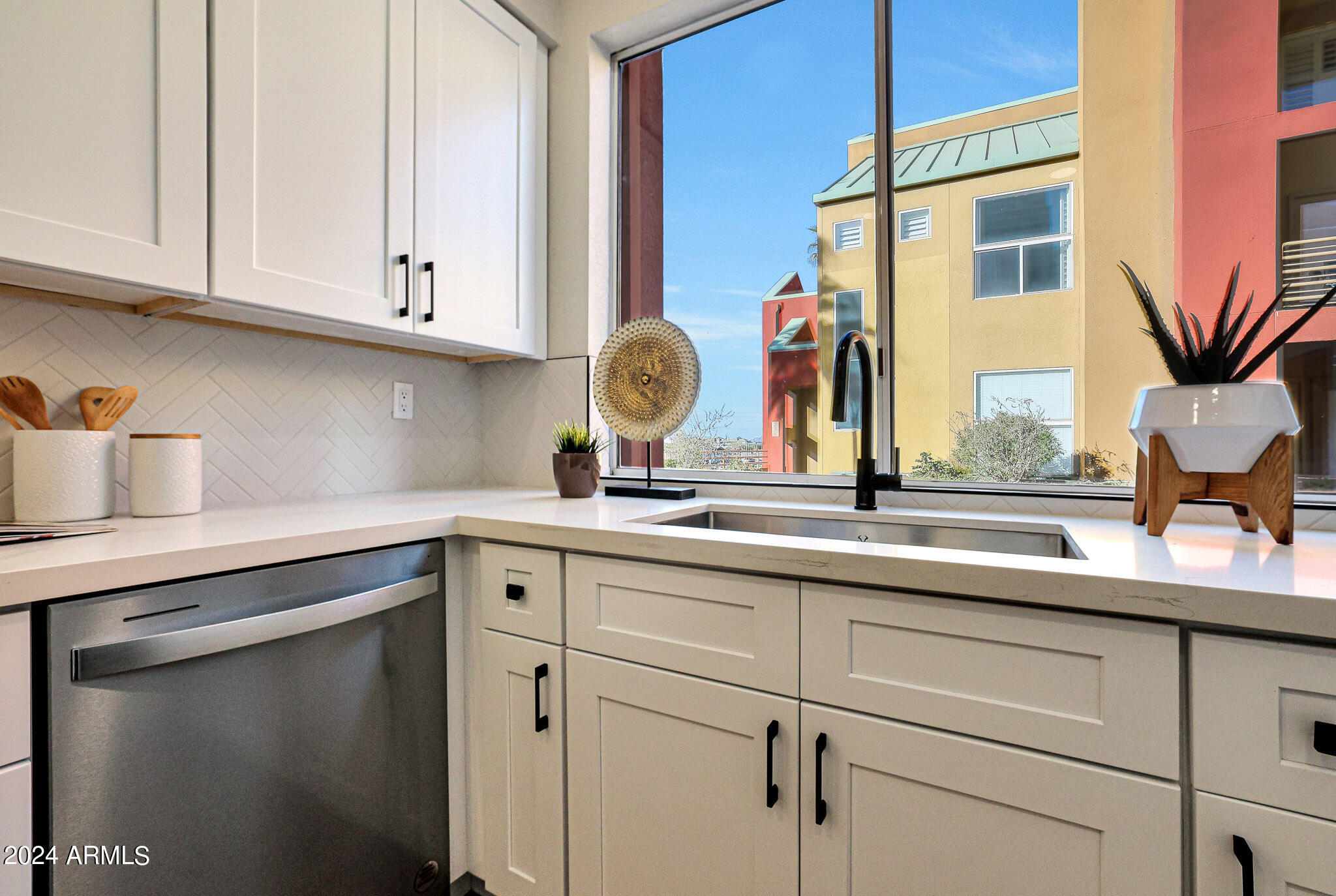 154 W 5TH Street, 125
