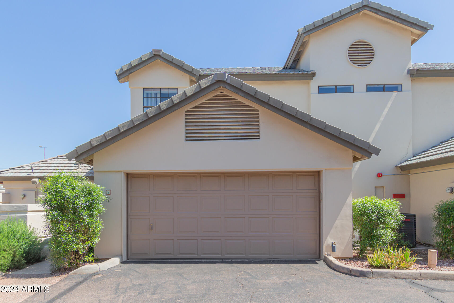 1124 E ROSE Lane, 8