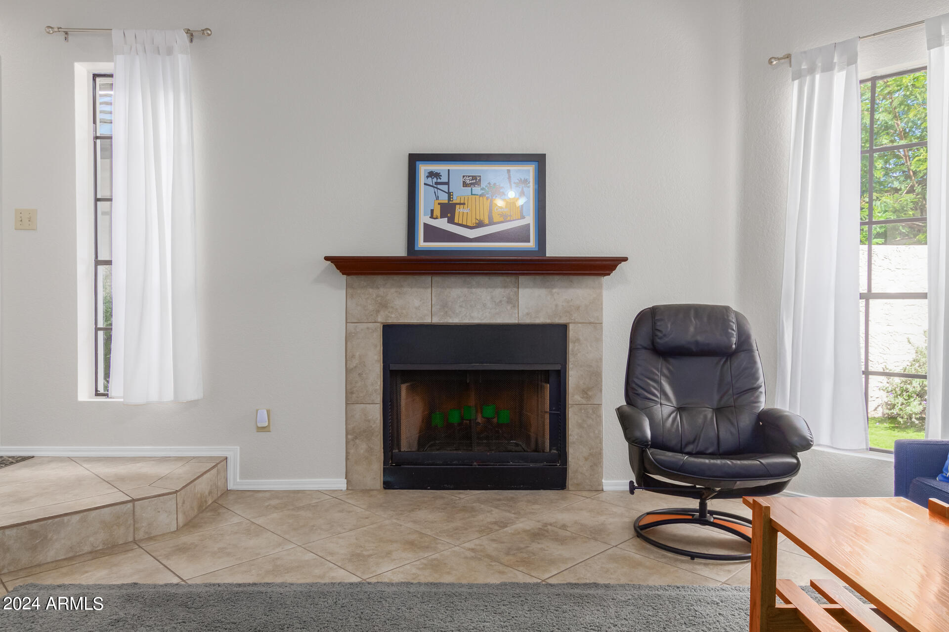 1124 E ROSE Lane, 8