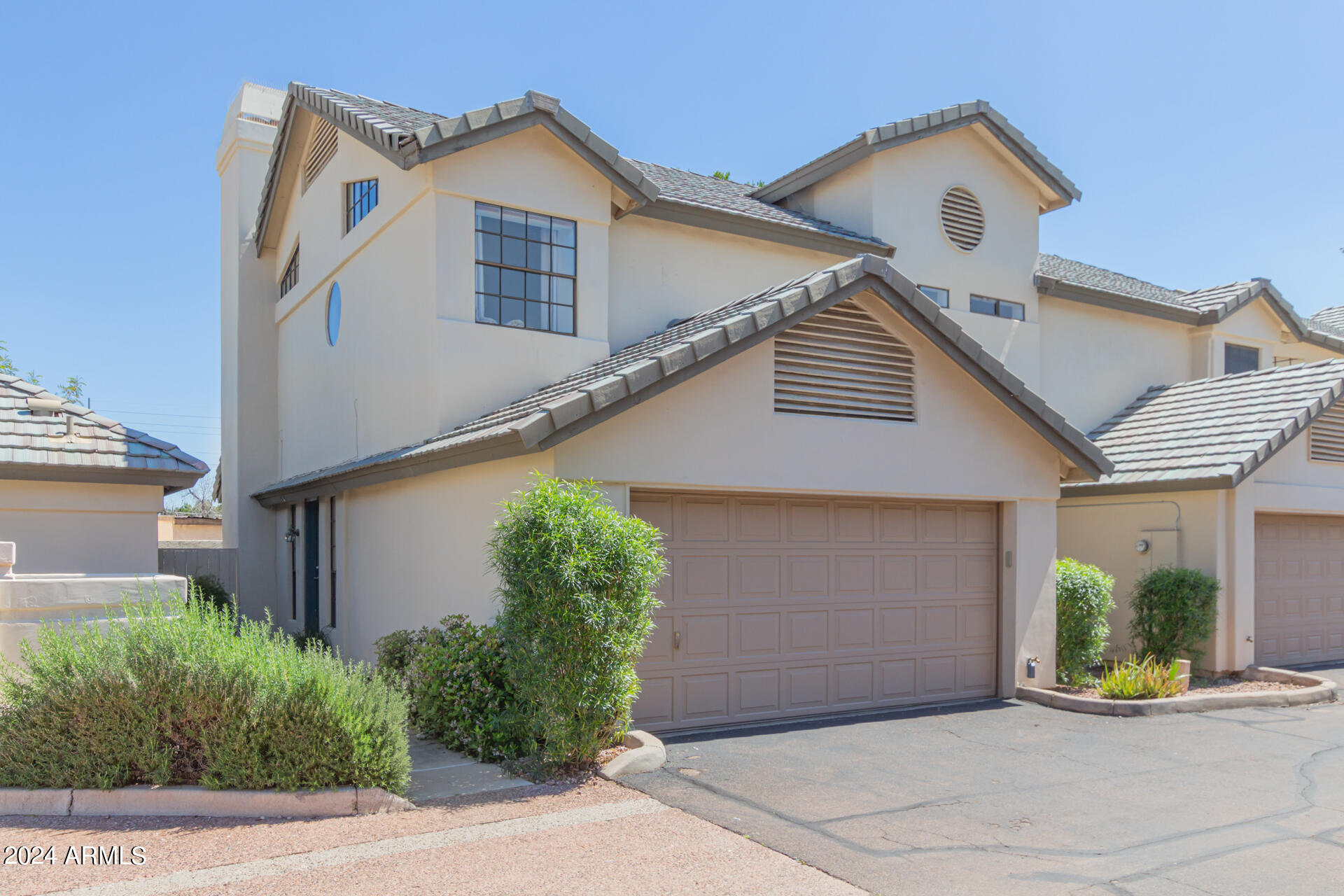 1124 E ROSE Lane, 8