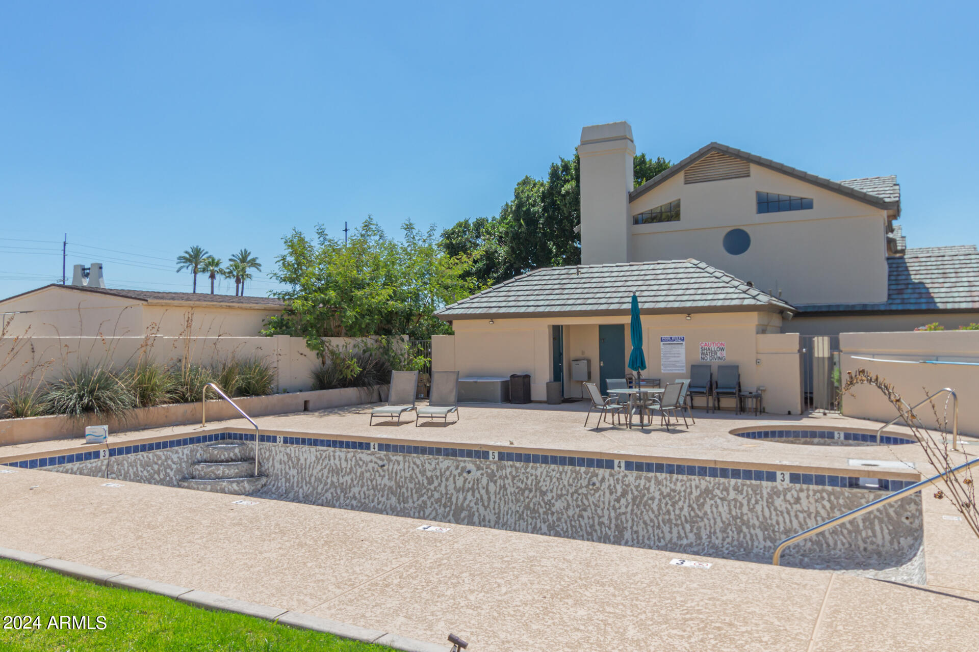 1124 E ROSE Lane, 8