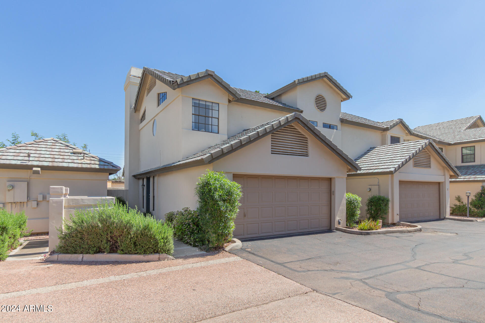 1124 E ROSE Lane, 8