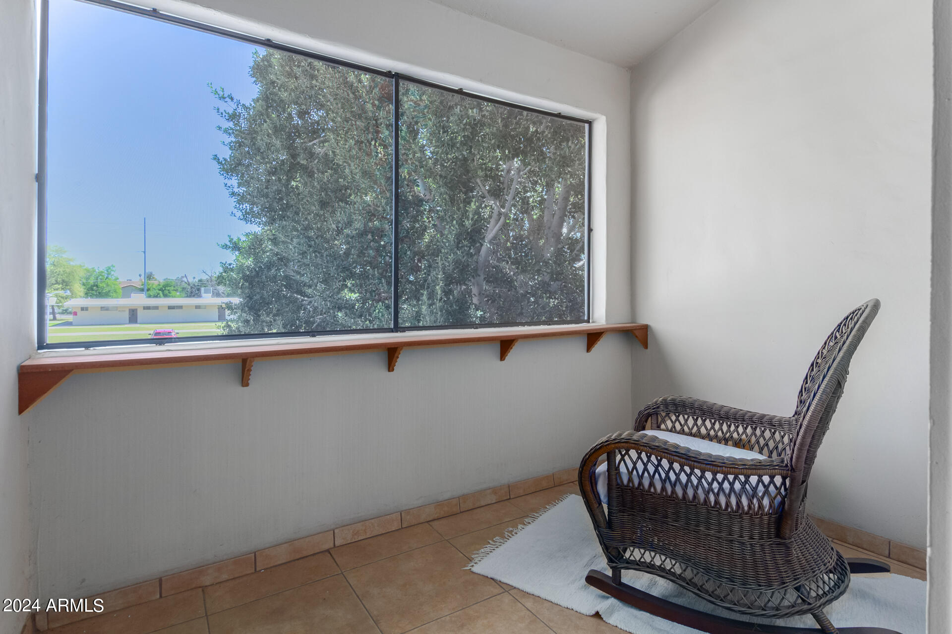 1124 E ROSE Lane, 8