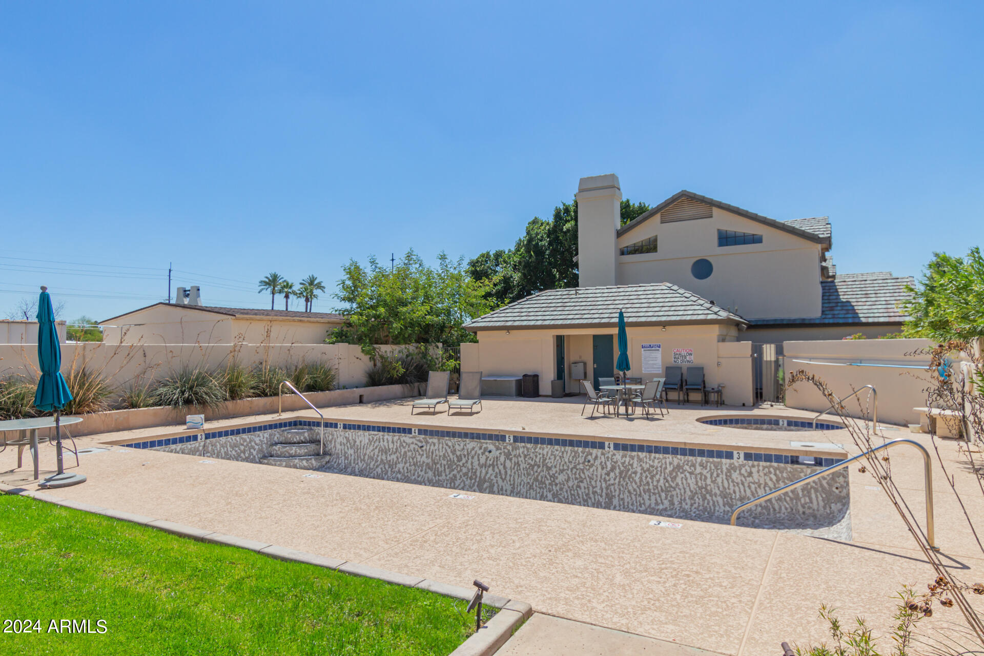 1124 E ROSE Lane, 8