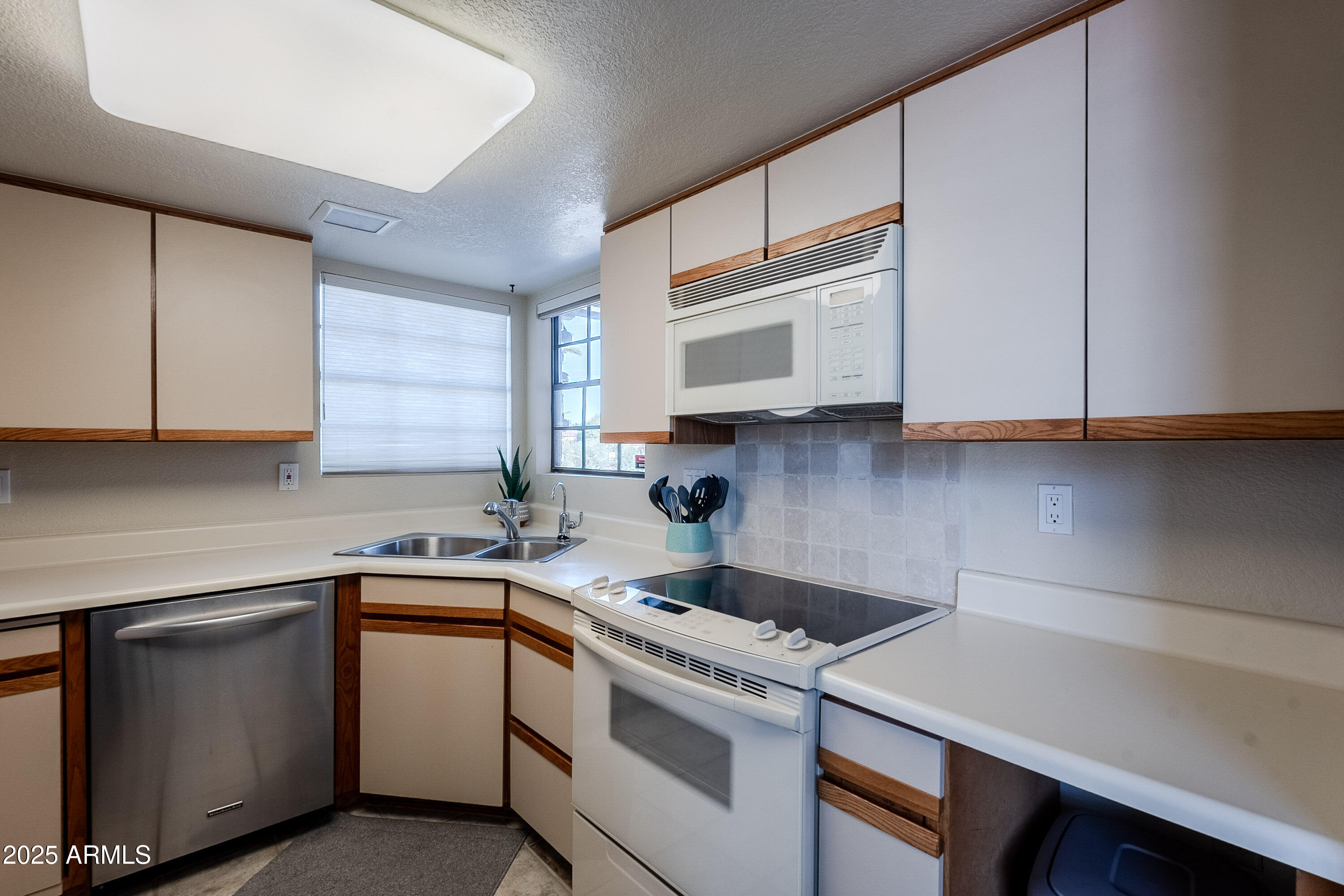 10019 E MOUNTAIN VIEW Road, 2107