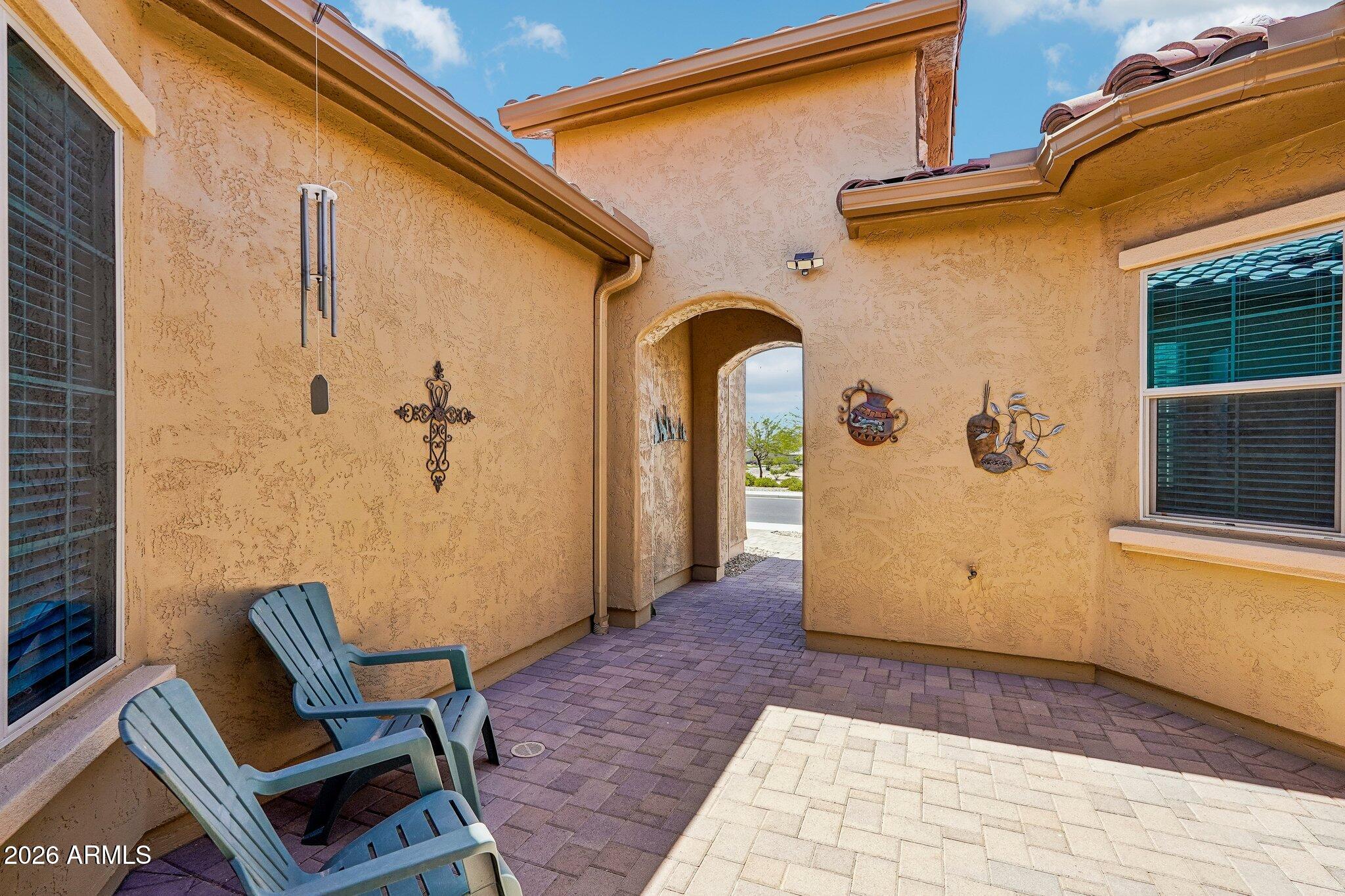 27585 W TONOPAH Drive