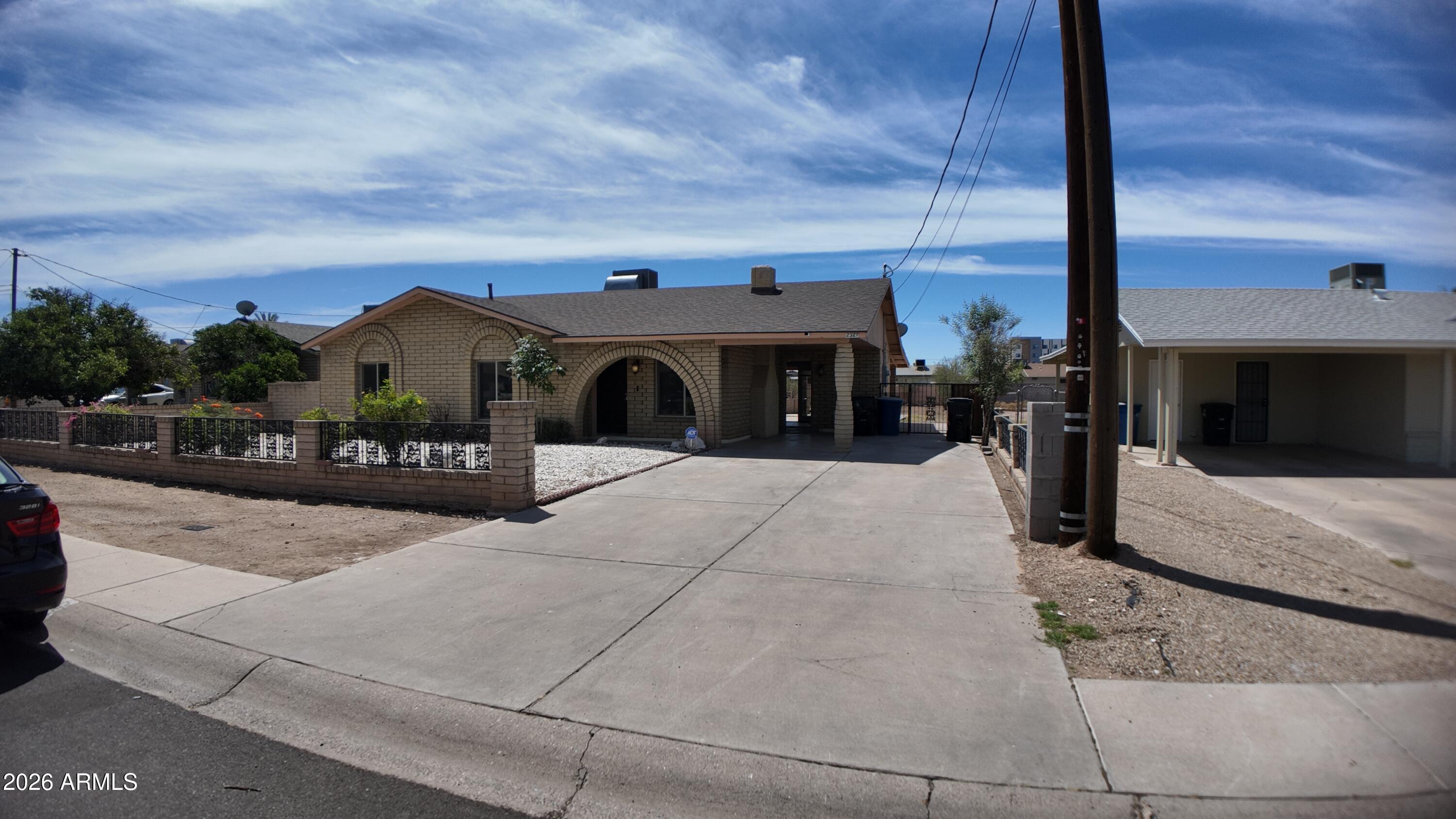 2327 E VICTORY Drive