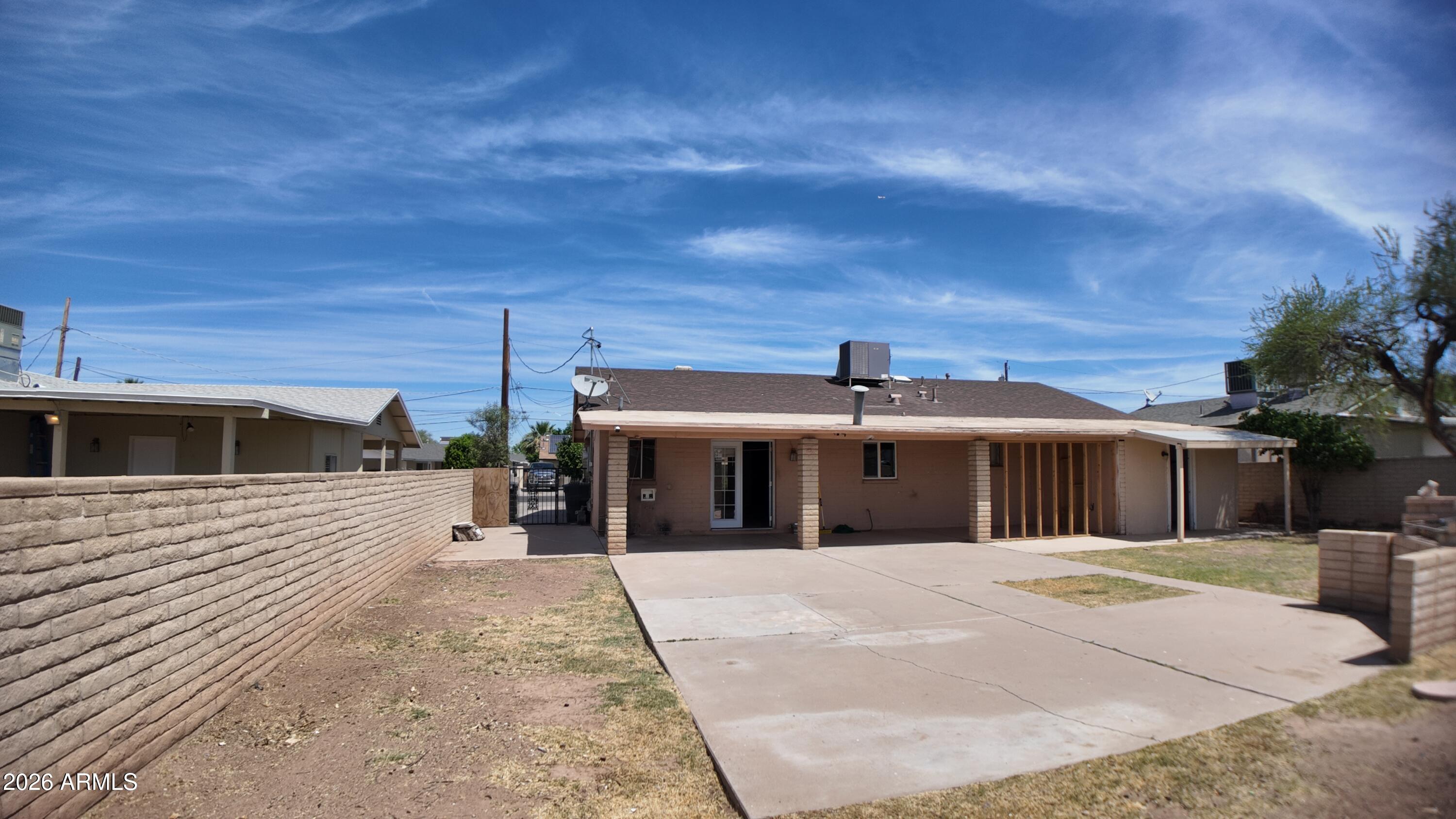 2327 E VICTORY Drive