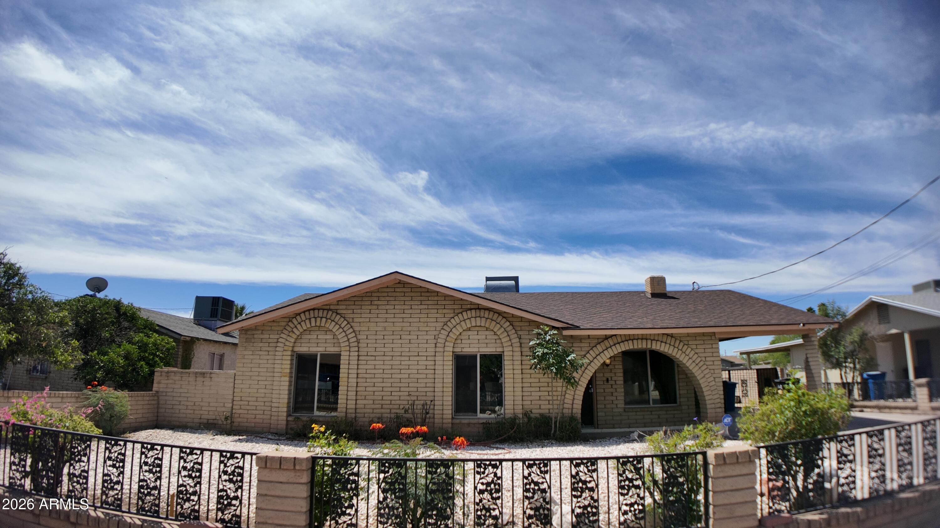2327 E VICTORY Drive