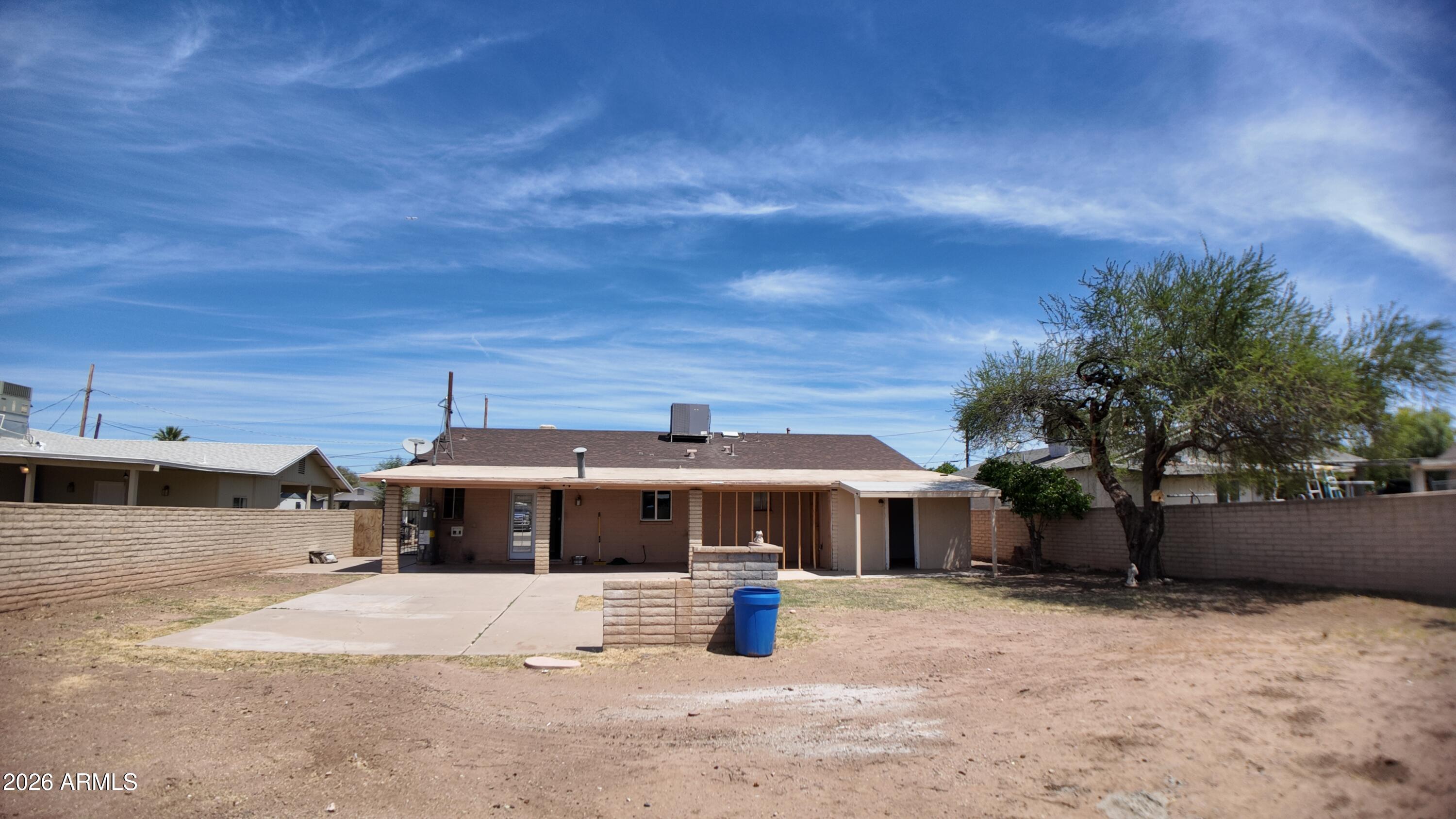 2327 E VICTORY Drive