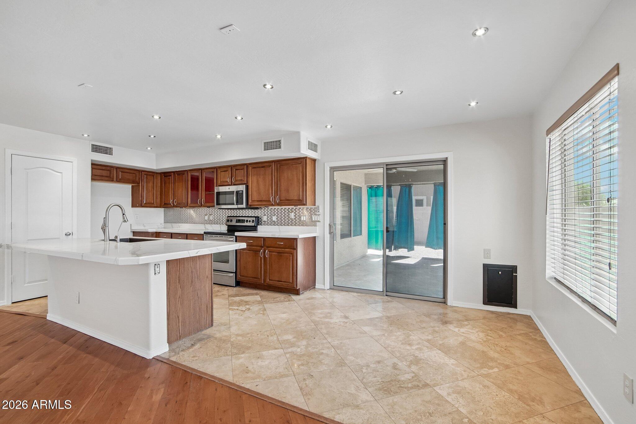 520 S 112TH Drive